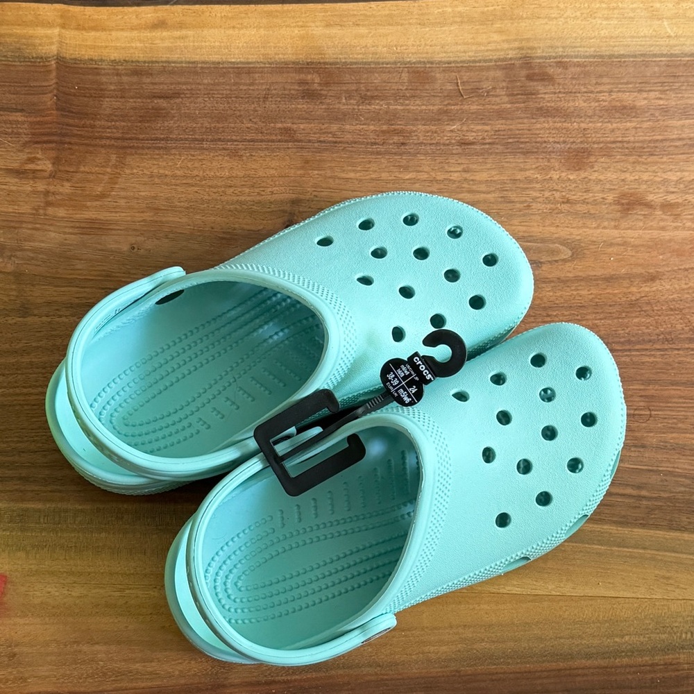 NWT CROCS